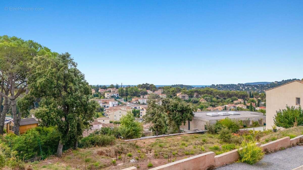Terrain à LA GARDE