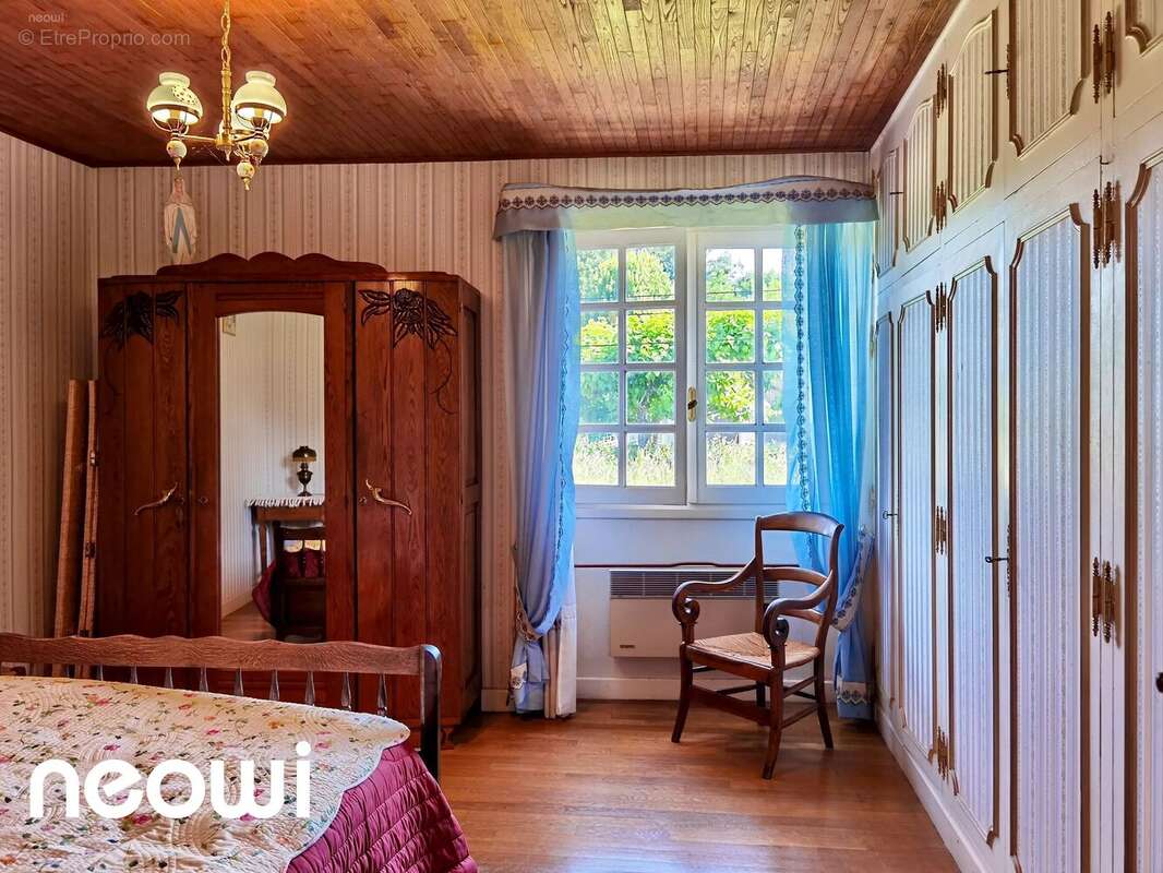 Charme de l'ancien, beaux volumes et jardin arboré au cœur de jussac ! - photo 11
