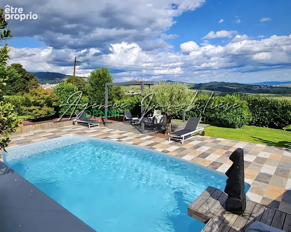 Valfleury, authentique maison de famille, charme et contemporain, une réalisation décorateur. - photo 5