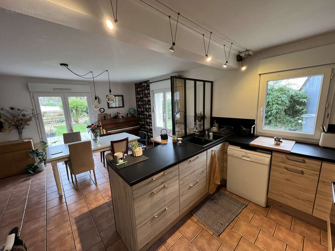 Maison à LANGROLAY-SUR-RANCE