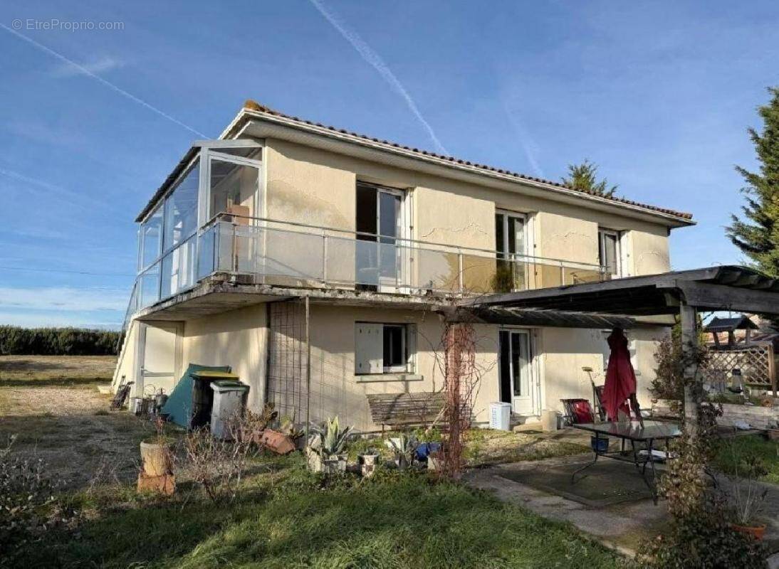 Maison à AUNAC
