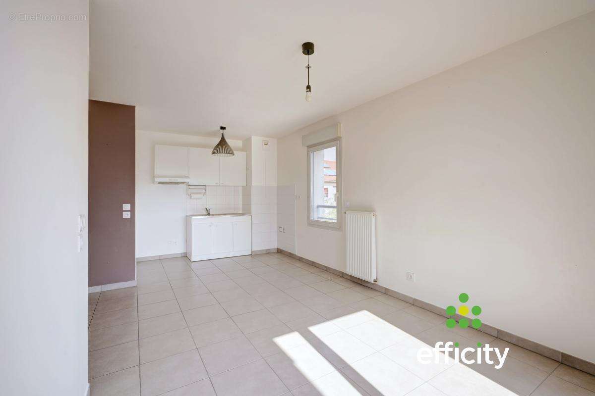 Appartement à PIERRE-BENITE