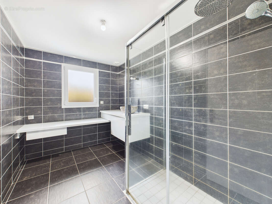 Maison à SAINT-PIERRE-EYNAC