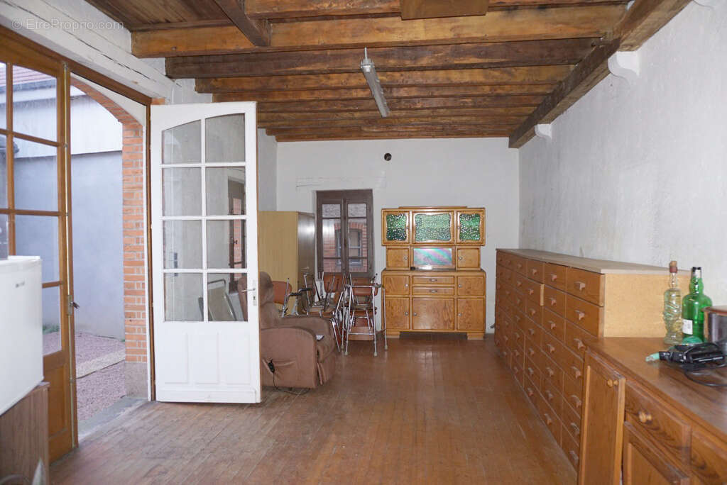 Maison de village avec dépendances. - photo 13