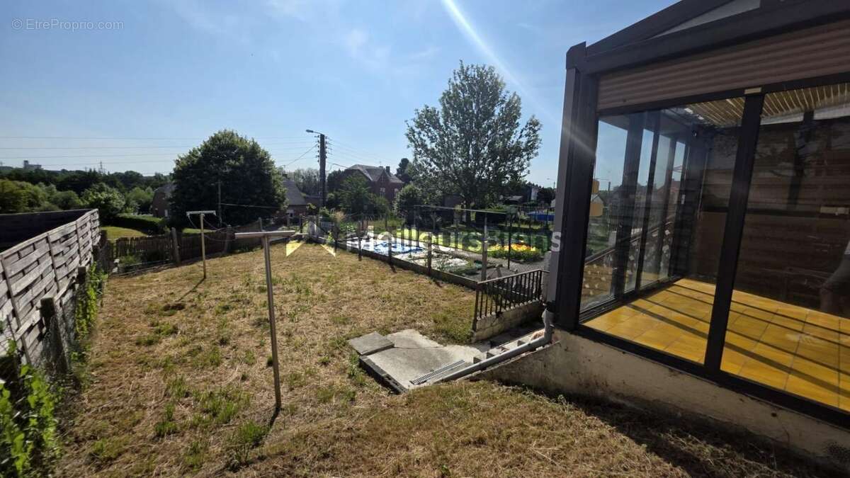 Maison à PONT-SUR-SAMBRE