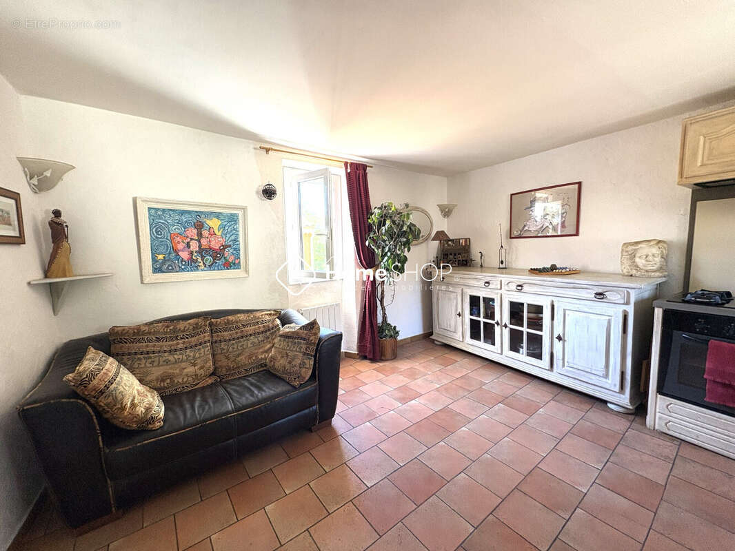 Appartement à LA BOUILLADISSE