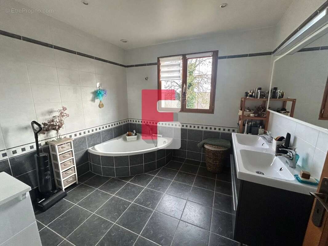 Maison à SAINT-PHAL