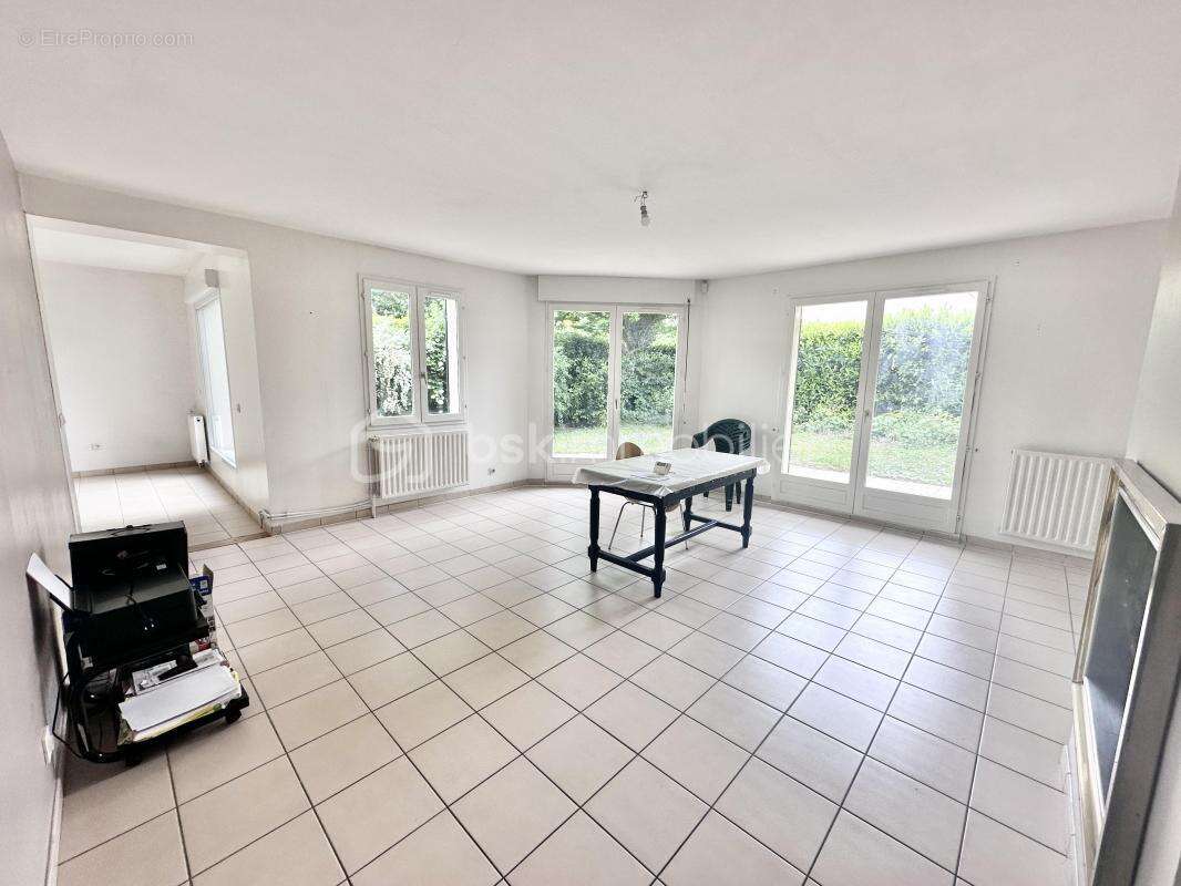 Maison à SAVIGNY-LE-TEMPLE