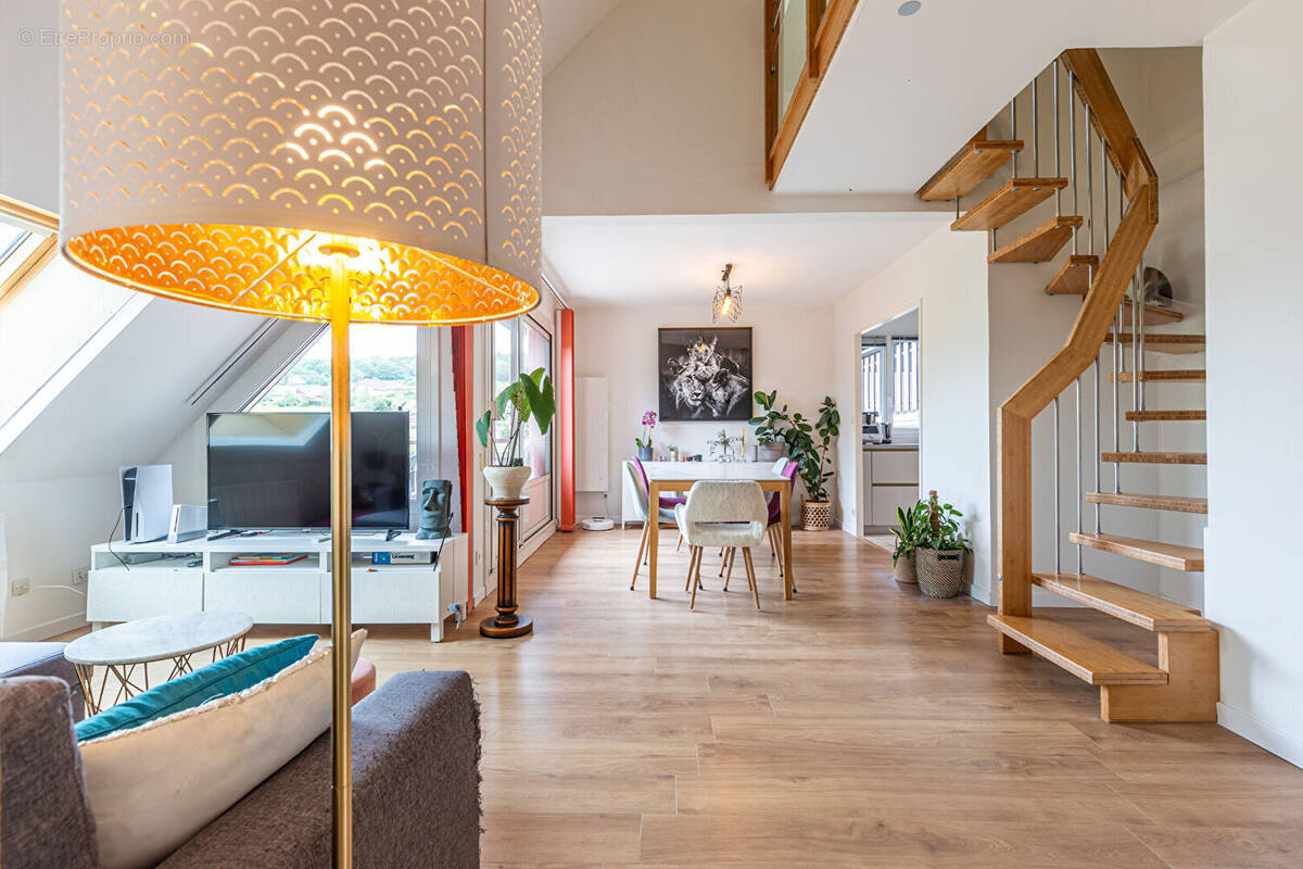 Agence immobiliere laforet - "monstera" - poisy - appartement duplex t4 de 96.01m² (84,05m2 carrez) - dernier etage - terrasse - - photo 1