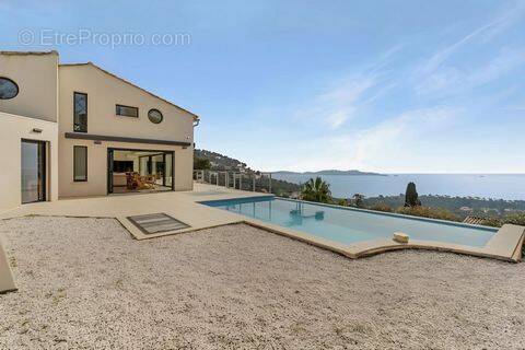 Maison à CARQUEIRANNE