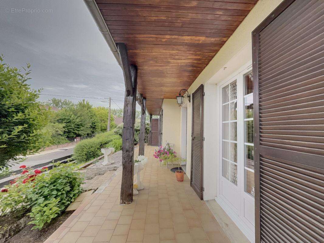 Maison à BRETENIERE