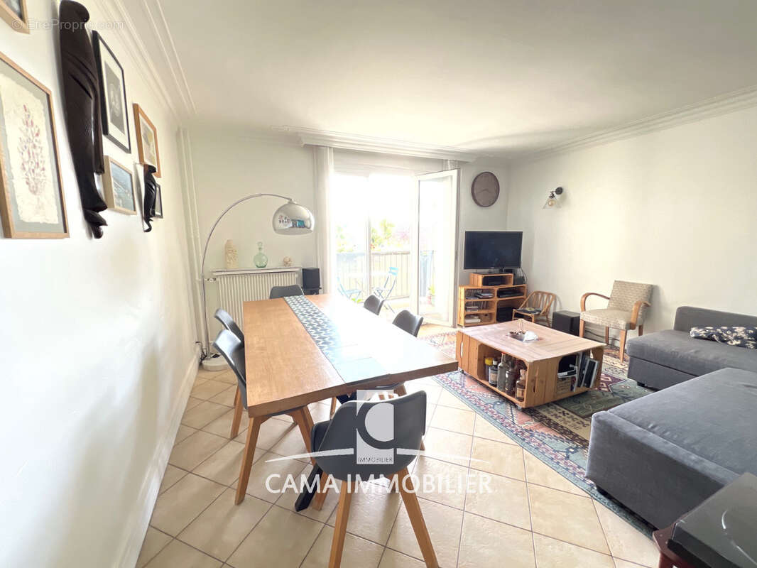 Très beau 3 pièces de 87m2 avec balcom à 15mn à pied de la gare Versailles Chantiers. - photo 2