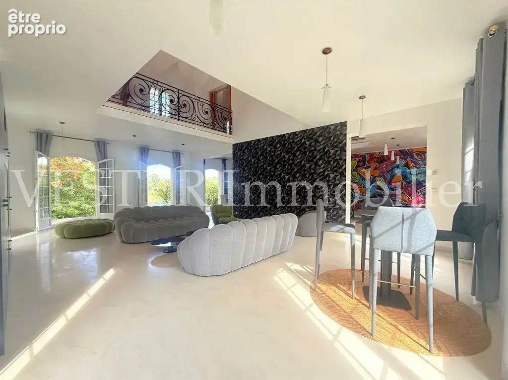 Demeure de caractère en pierre de saint-maximin sur un terrain de 2 850 m² - photo 2