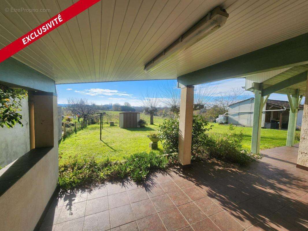 Maison à PRIGNAC-ET-MARCAMPS