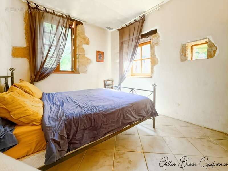 Maison à MAUZAC-ET-GRAND-CASTANG