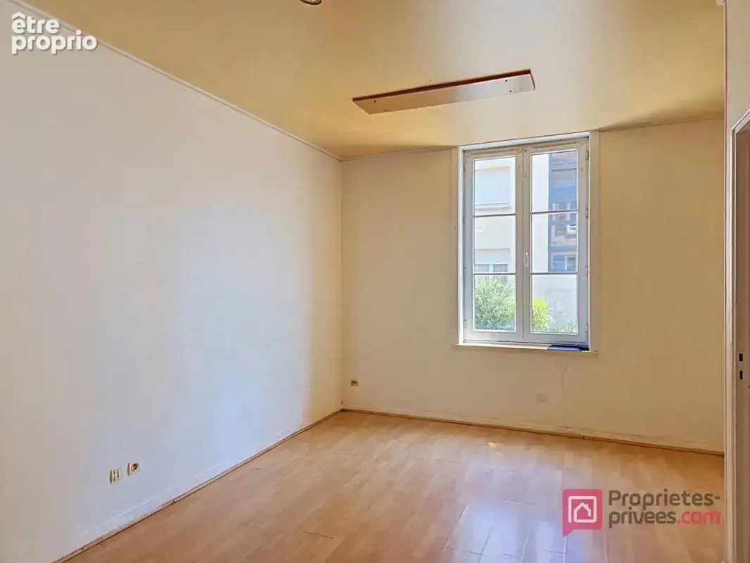 Appartement en rez-de-chaussée avec cour et 2 stationnements - photo 3