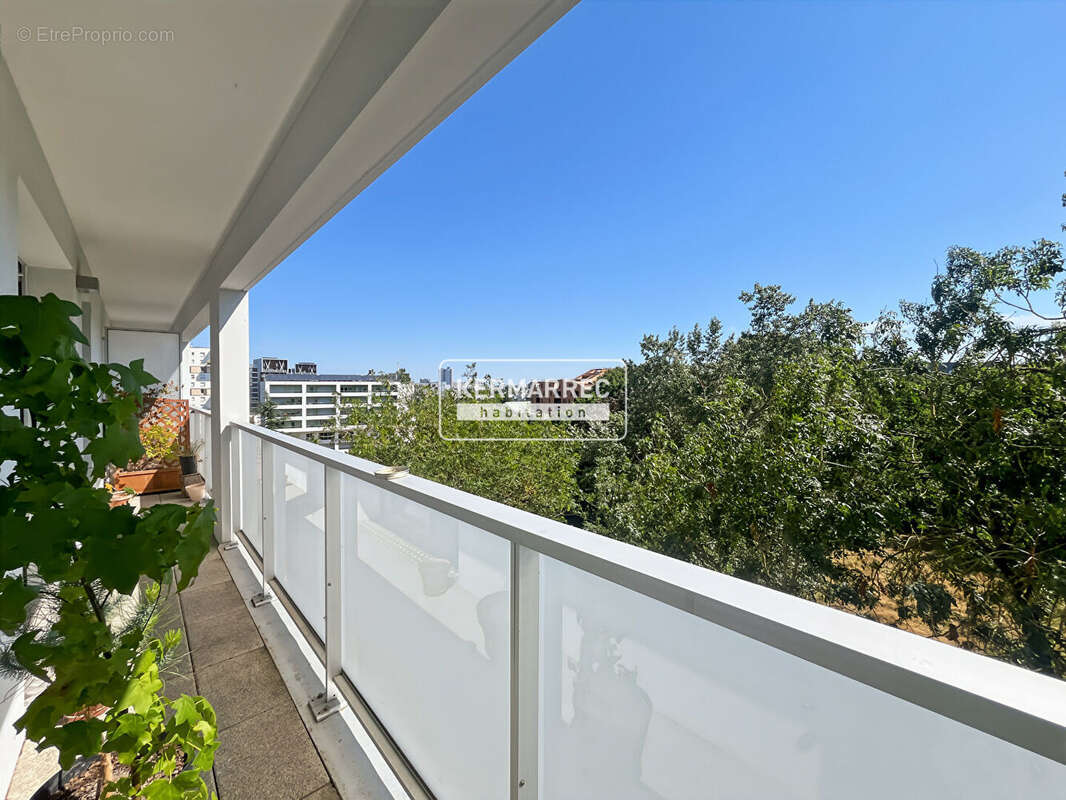Appartement La Courrouze - T4 - 75m² - 3 chambres - Balcons - Stationnement - photo 3