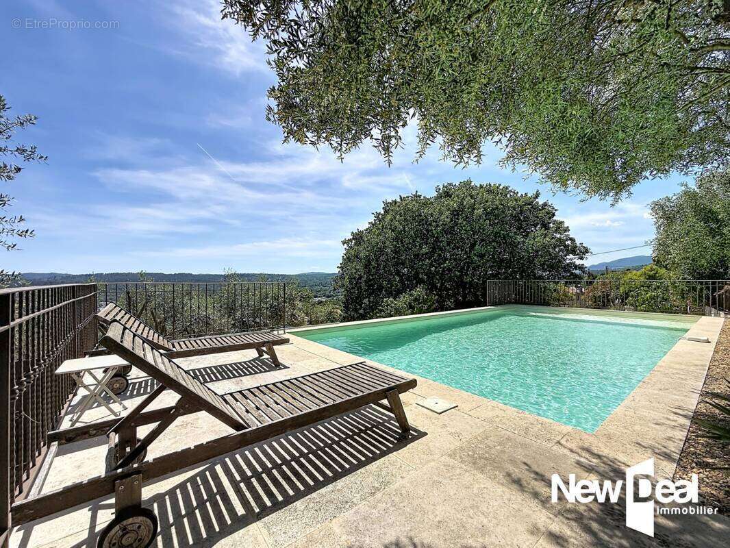 MONTAUROUX Vue imprenable pour cette villa contemporaine  d’environ 225 m² - photo 4