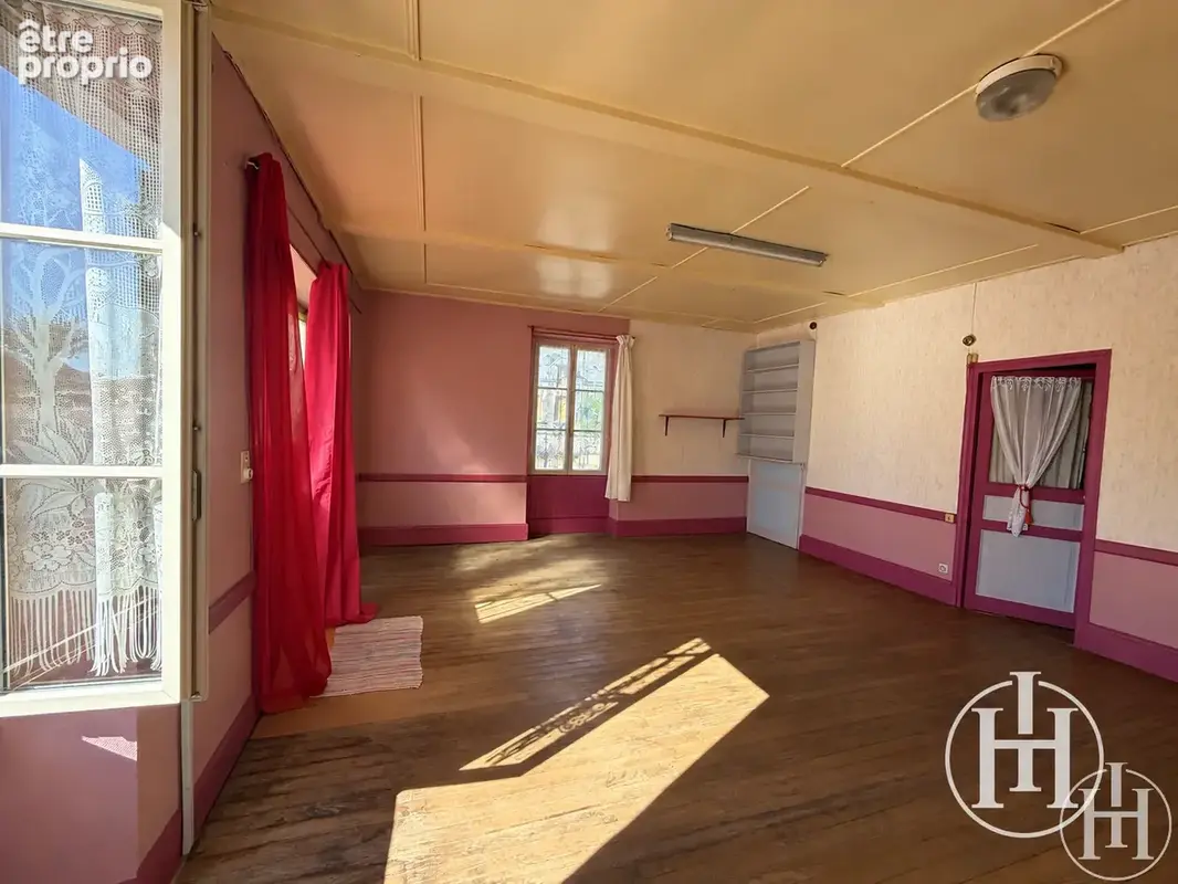 À saisir : petit prix   maison de 208 m2 avec garage, caves et terrains - - photo 3
