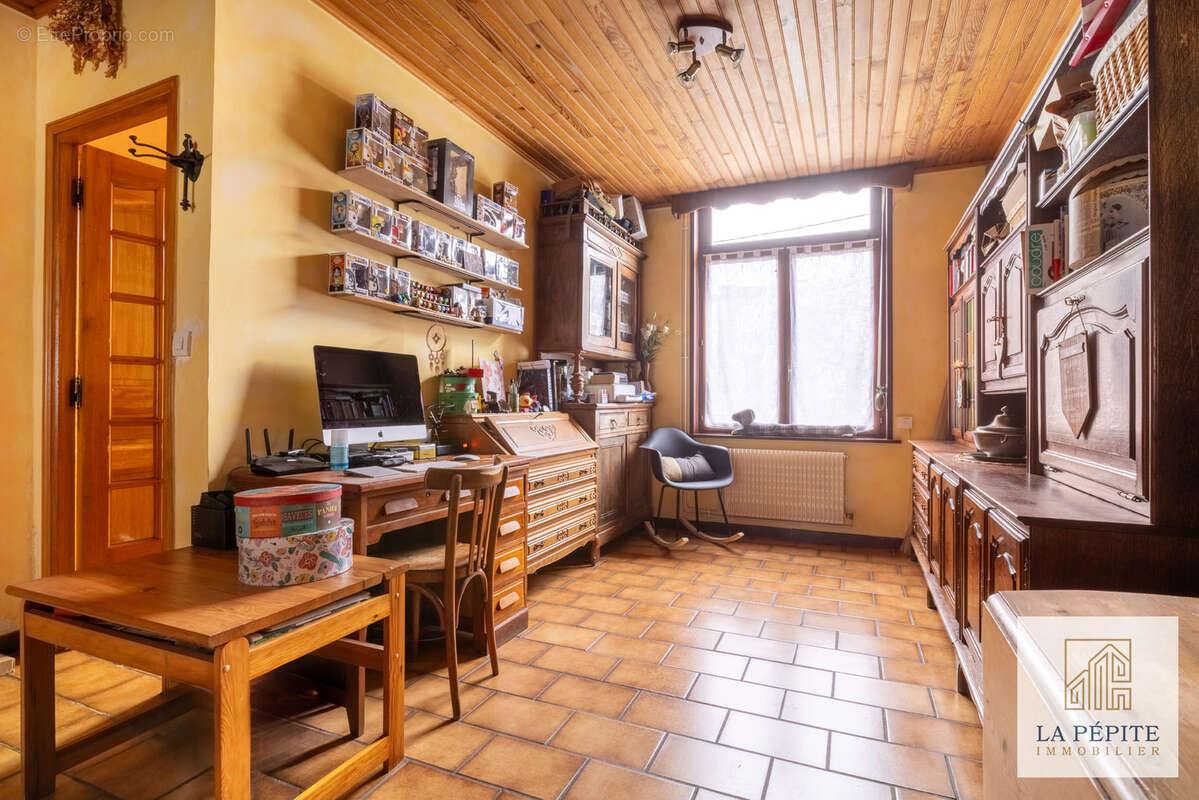 Maison à QUIEVRECHAIN