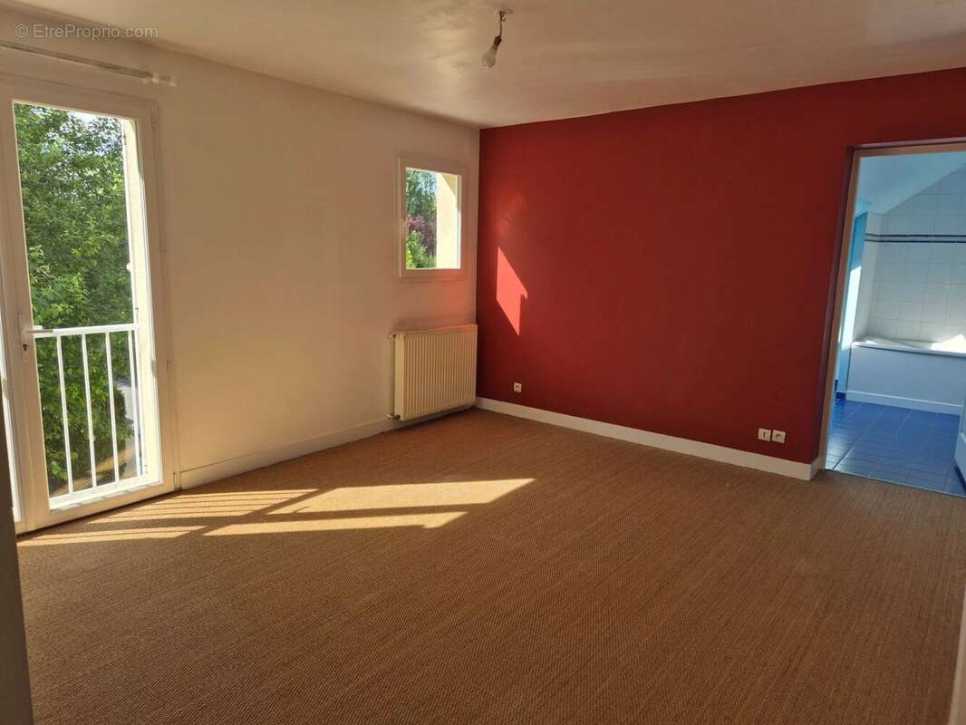 Maison à LE MESNIL-SAINT-DENIS