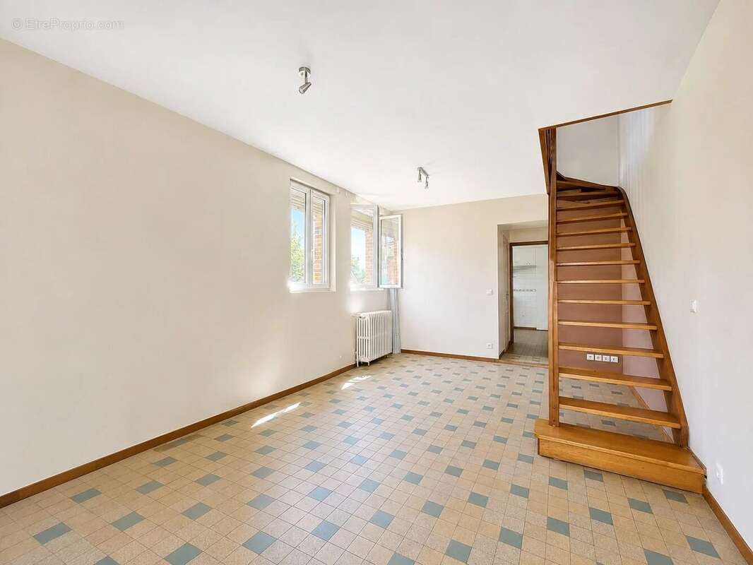 Maison familiale avec logement indépendant et dépendances - photo 10