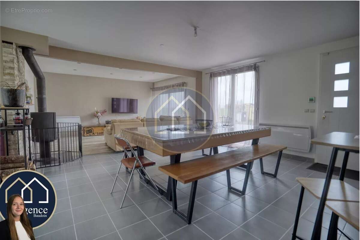 Maison à TREMBLAY-LES-VILLAGES