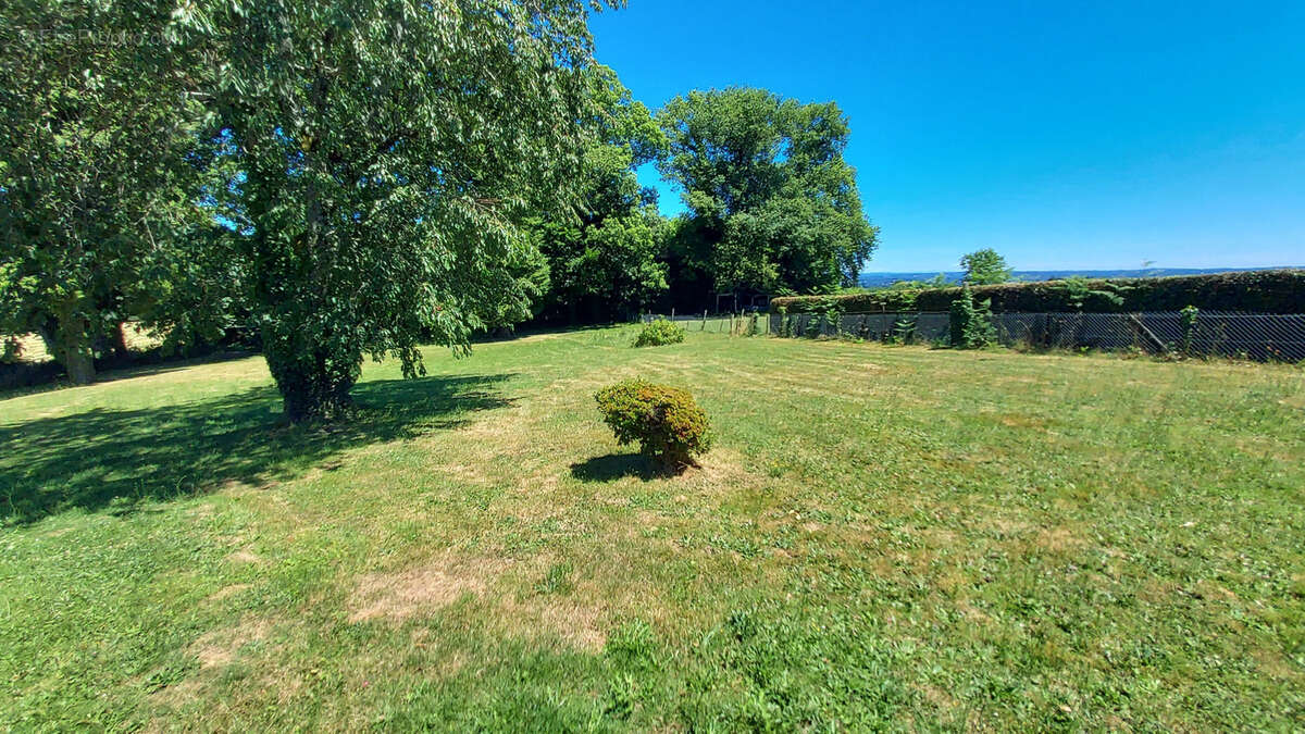 Maison à SAINT-YBARD