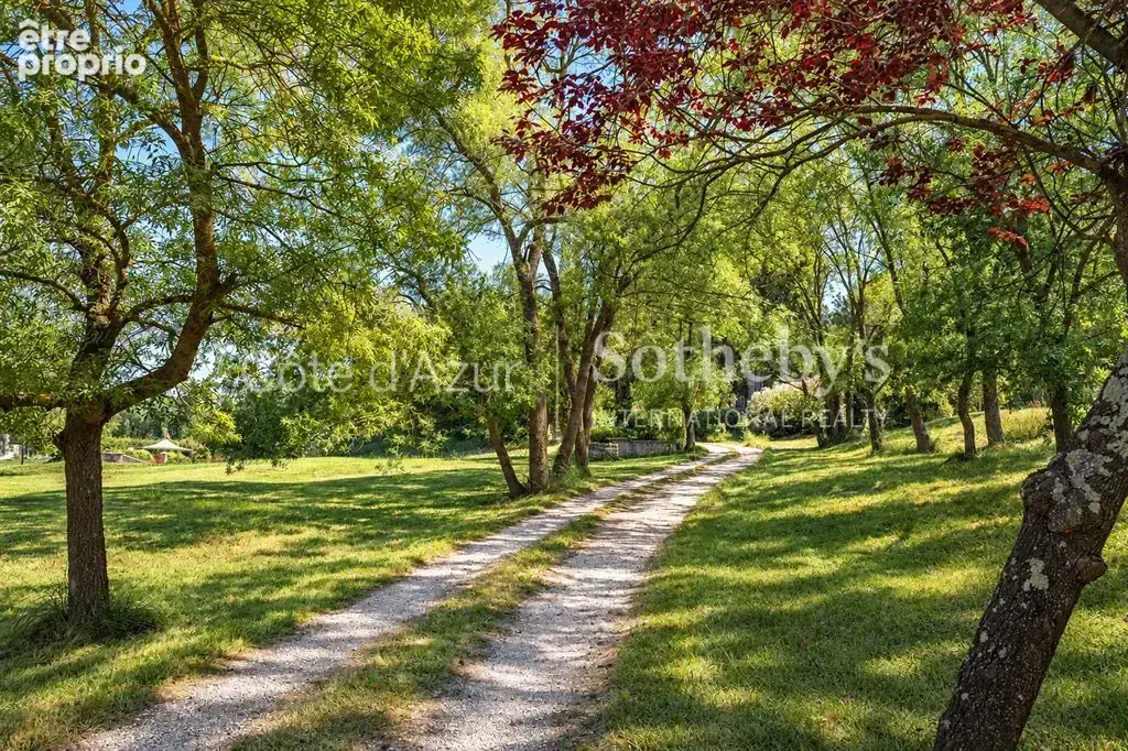 Châteauneuf-Grasse, bergerie de caractère du XIXe siècle au cœur de 3 hectares de nature préservée - photo 11