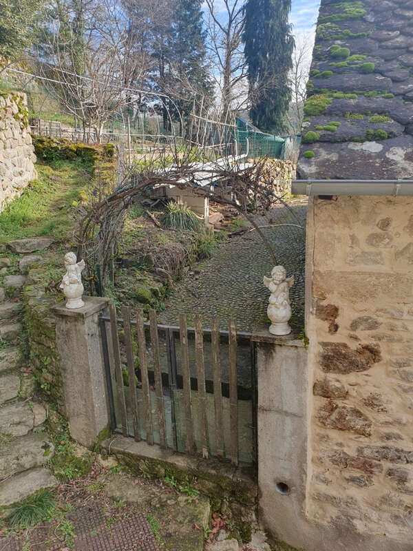 Maison à LA ROCHE-CANILLAC
