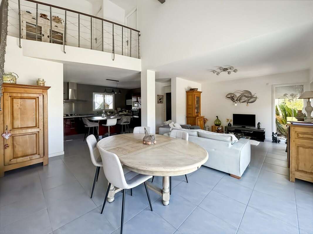 Maison 124 m² à L'isle-Jourdain  - photo 2