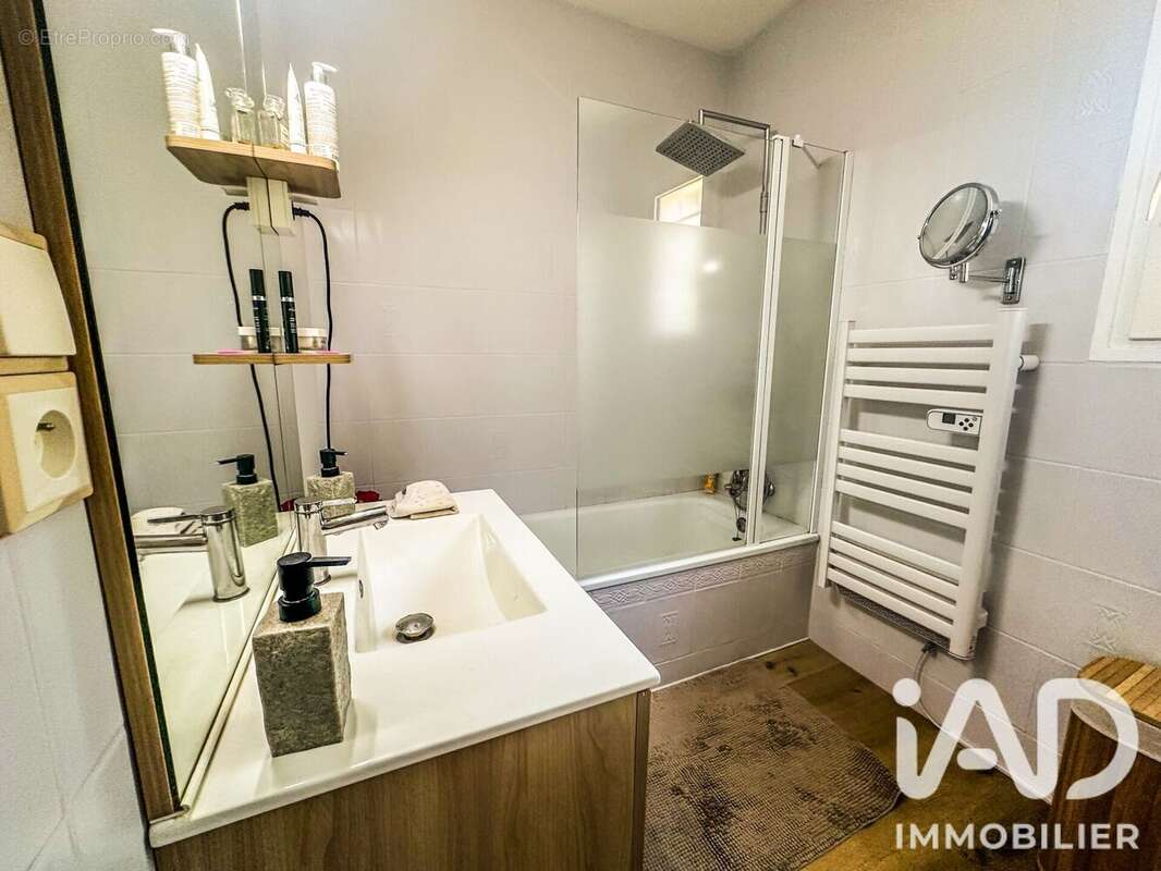 Maison 100 m² à Le Revest-Les-Eaux  - photo 8