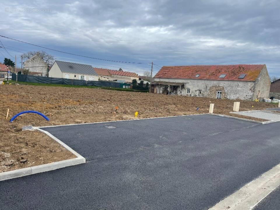 Terrain à ERAGNY-SUR-EPTE