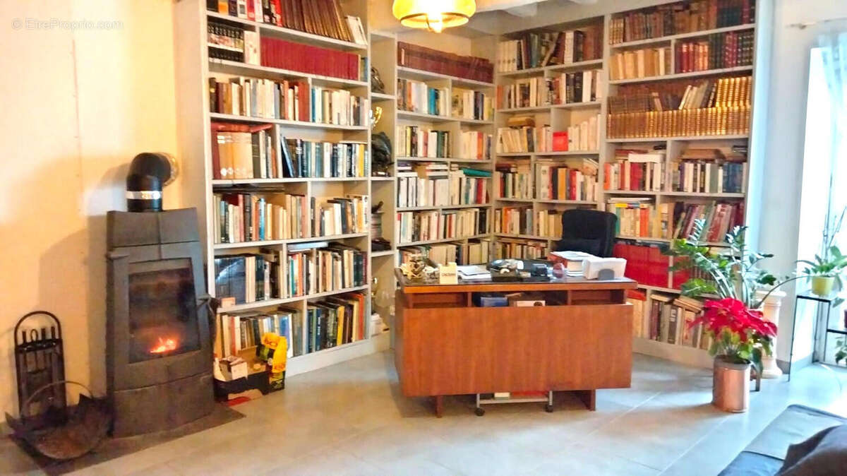 BUREAU - Maison à LE VIGEANT