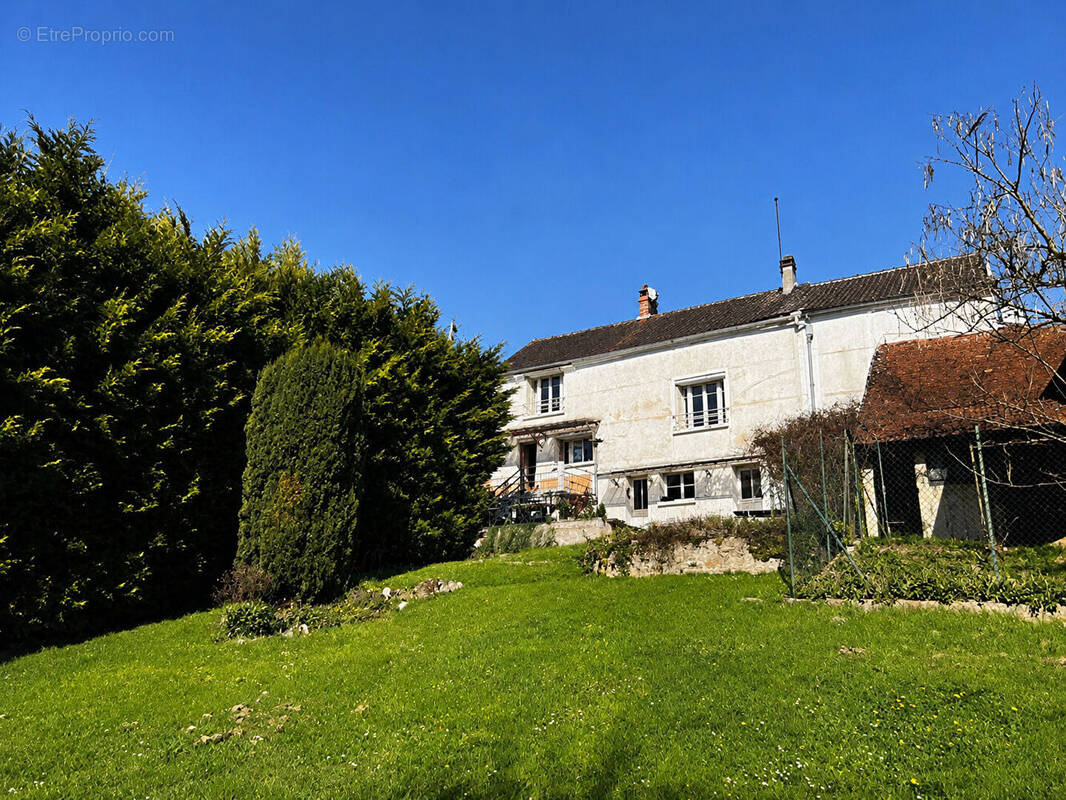Maison à MONTREUIL-AUX-LIONS