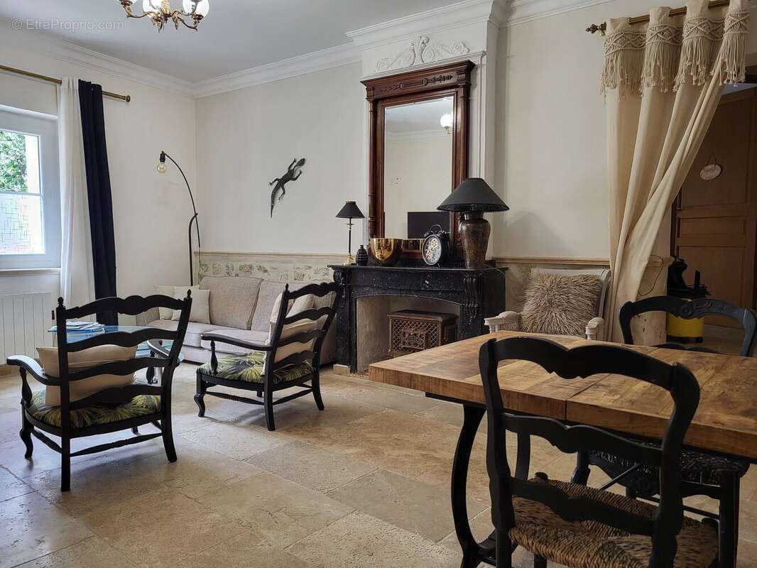 Maison de caractère à fort potentiel pour activité de gîte avec 5 chambres en-suite. - photo 4
