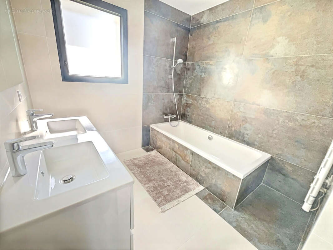 Maison à BRISON-SAINT-INNOCENT