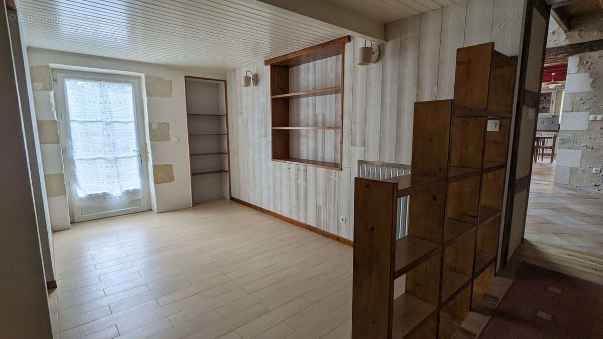 Maison à LA CHAPELLE-BATON