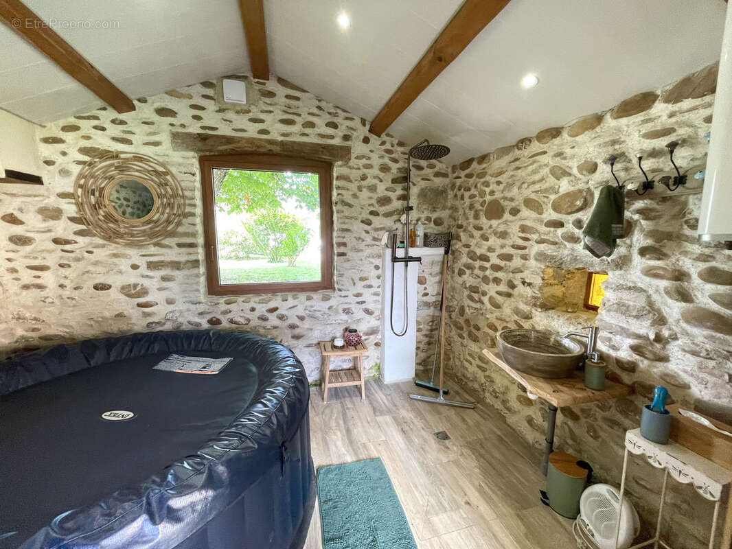 Maison à CHATEAUNEUF-DE-GALAURE