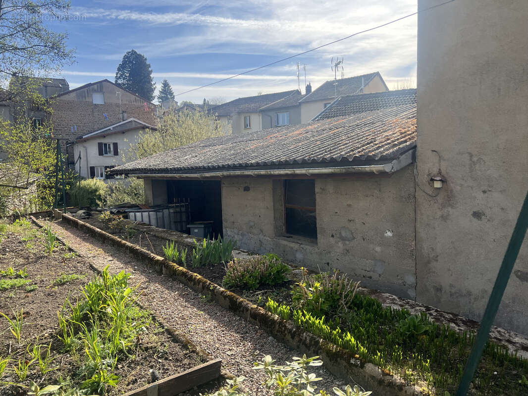 Maison à AMPLEPUIS