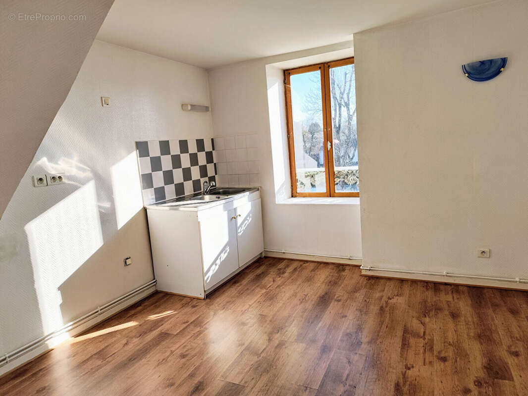 Appartement à MIRECOURT
