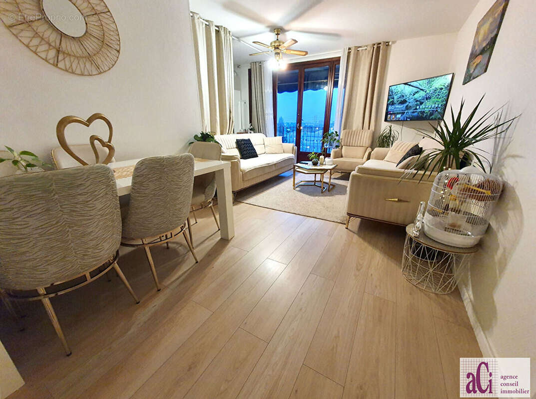 Appartement à FRESNES