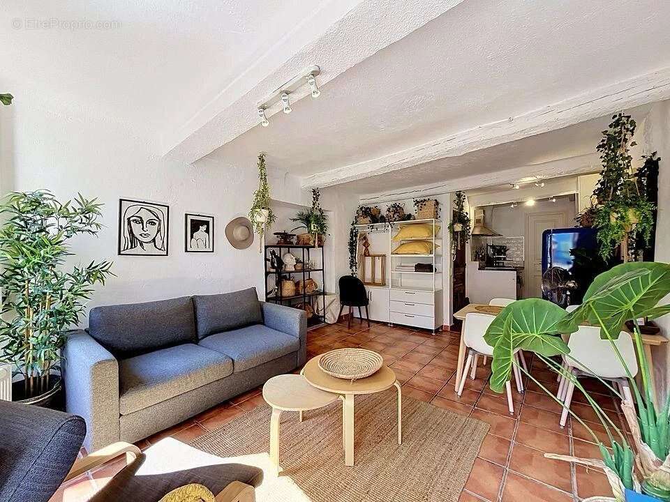 Nice – Vieux Nice – Studio 30 m² en excellent état - photo 4