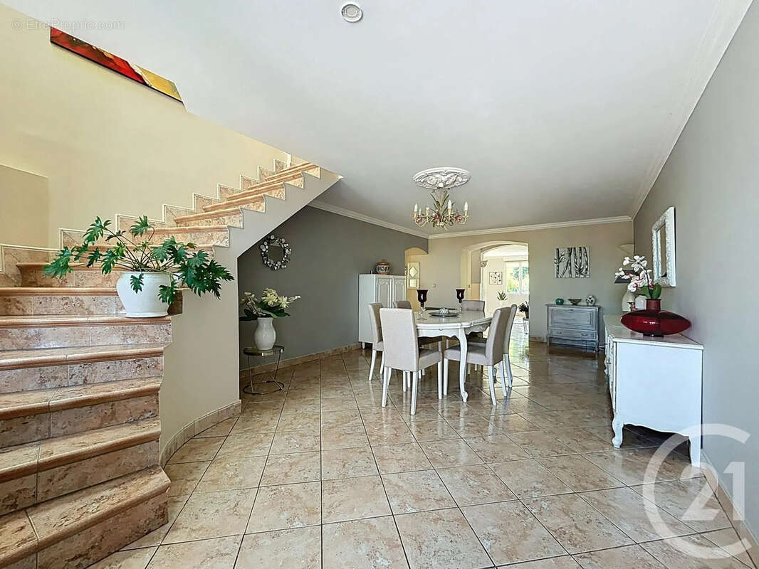 Maison à VERT-SAINT-DENIS