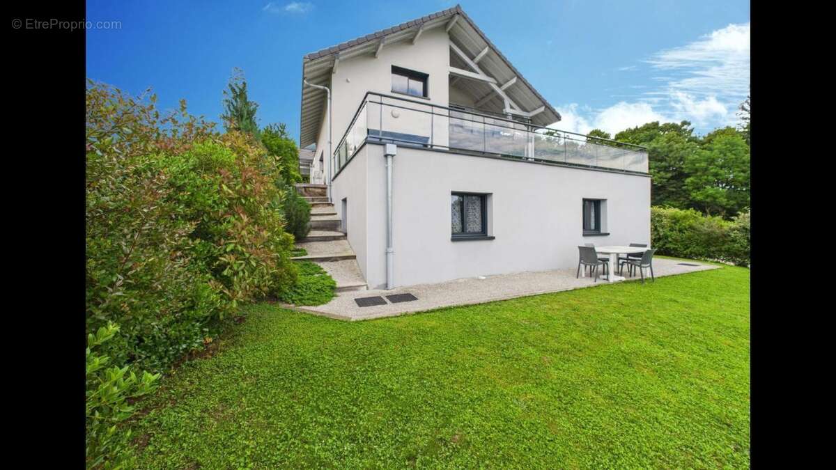 Maison à PUGNY-CHATENOD