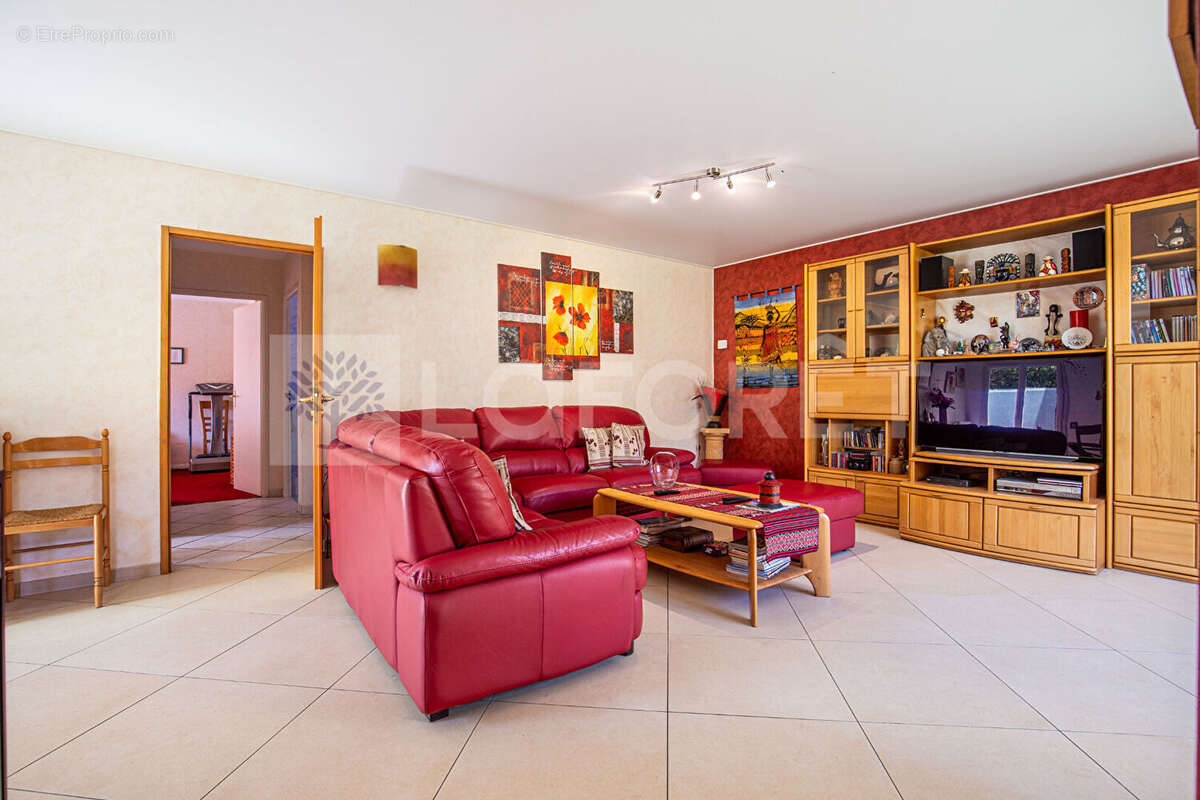 Agence immobiliere laforet - "musa" - annecy / vieugy - appartement t3 de 96,18m² - terrasse - jardins - garage - place de stati - photo 4