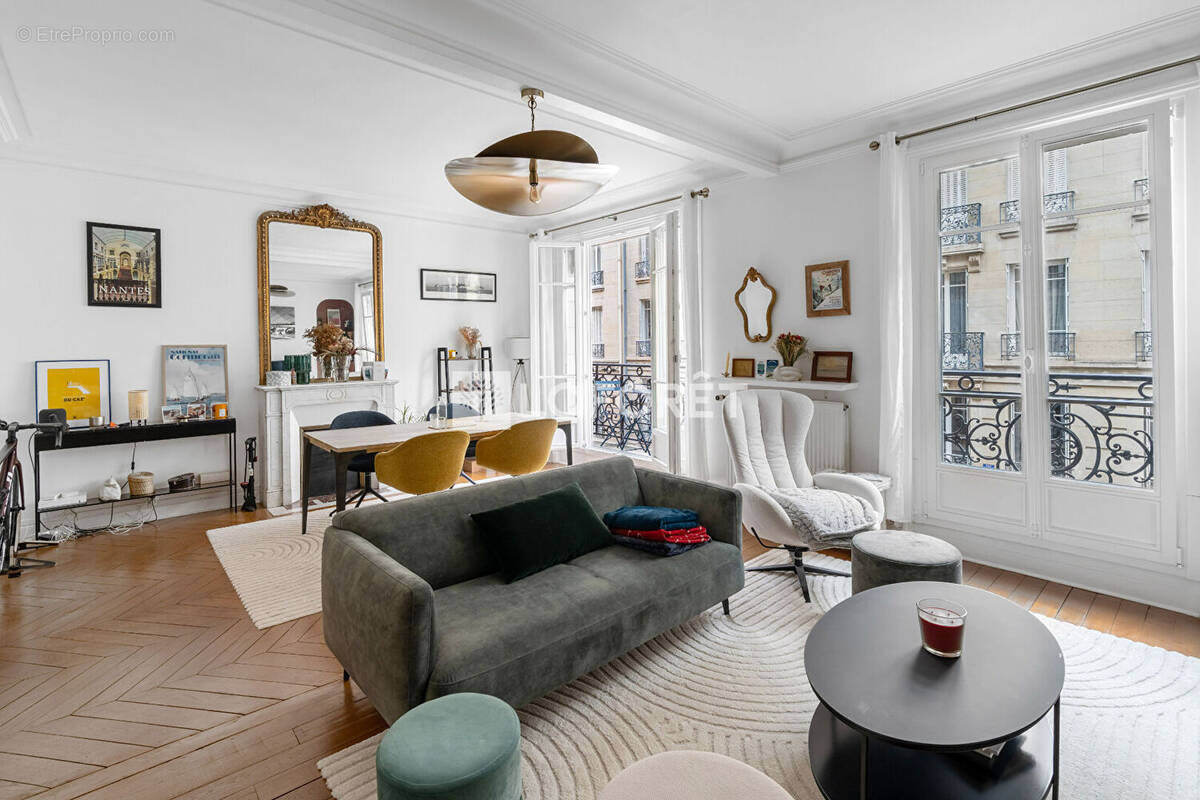 Appartement à PARIS-17E