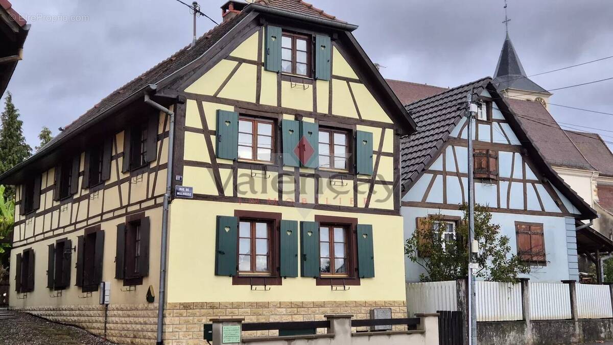 Maison à STEINBRUNN-LE-BAS