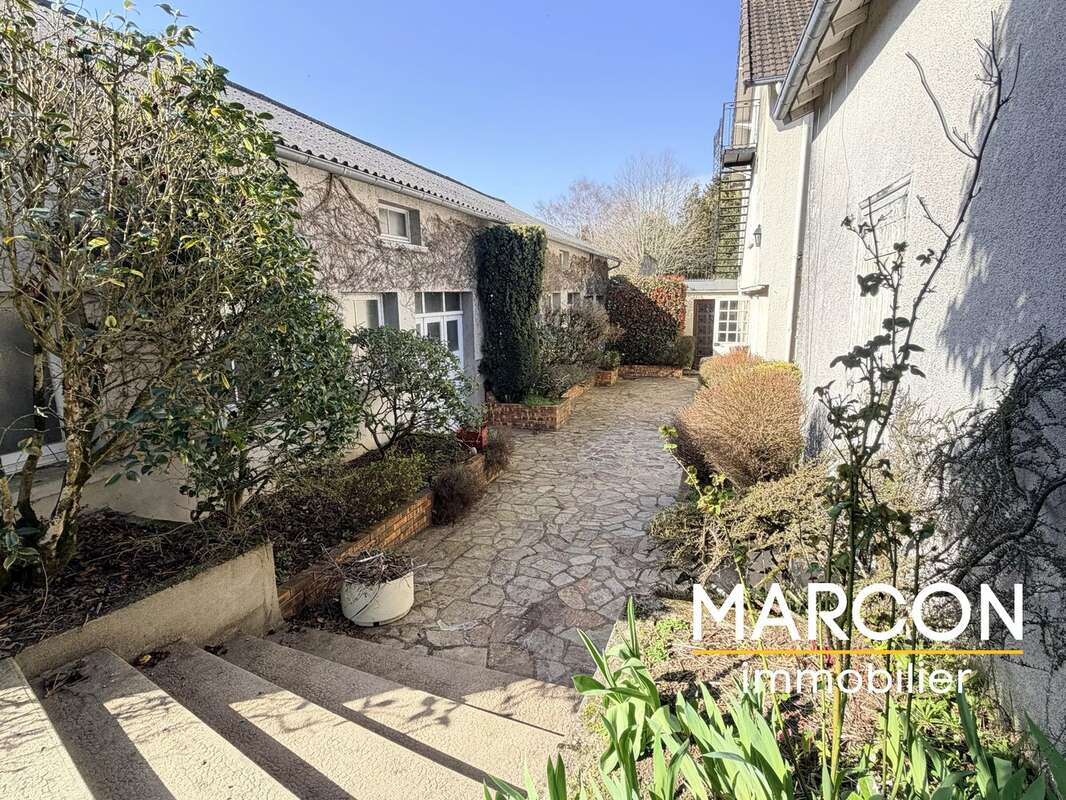 Maison à BUSSIERE-DUNOISE