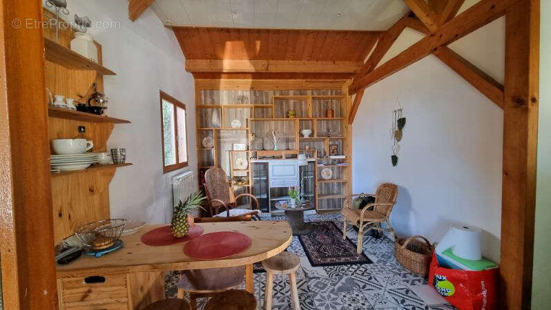 Maison à CHATEL-MONTAGNE